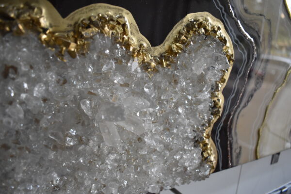 Geode Resin Wall Panel – Abstract Design with Crystals & Stones