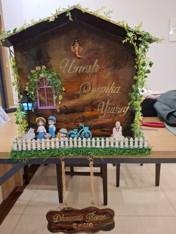 Family House Resin Nameplate with Clay Figures & Hanging Board